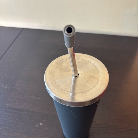 Vitamix grey insulated double wall 24 ounce tumbler with straw - Picture 3 of 7